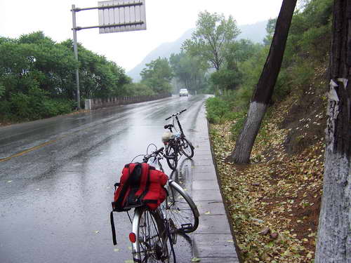 山路弯弯/雨水潺潺