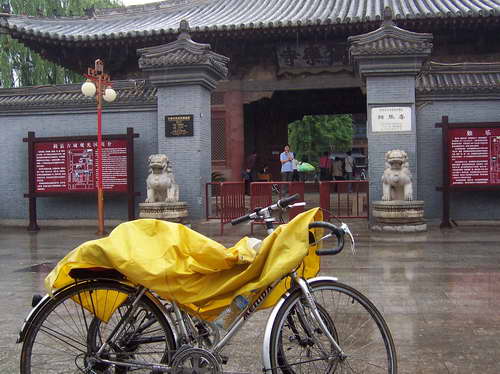 雨中独乐寺