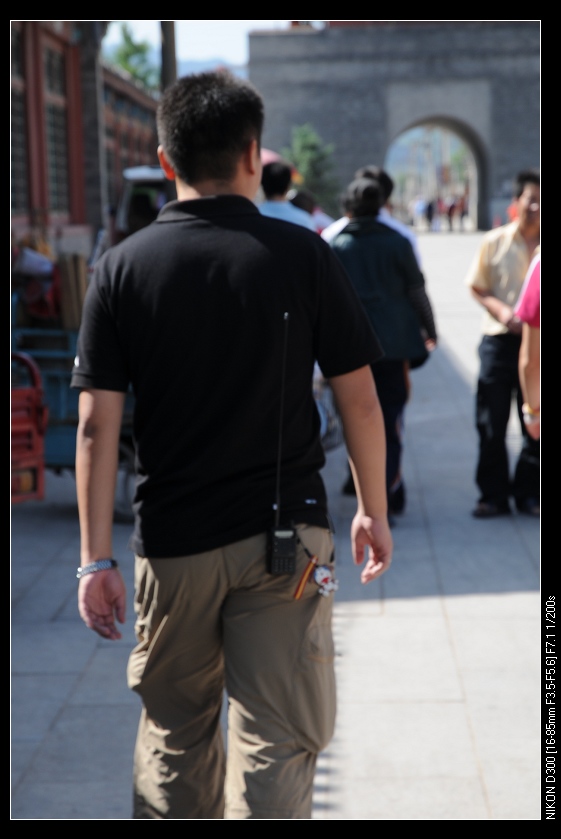 永远的背影 保安巡逻