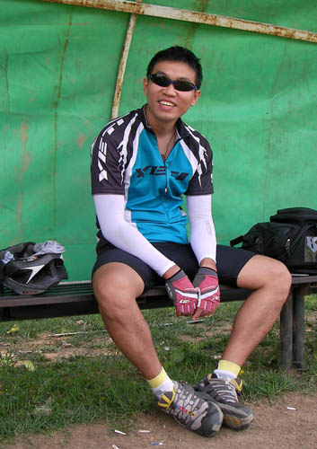 笑得很灿烂，你是谁呢？