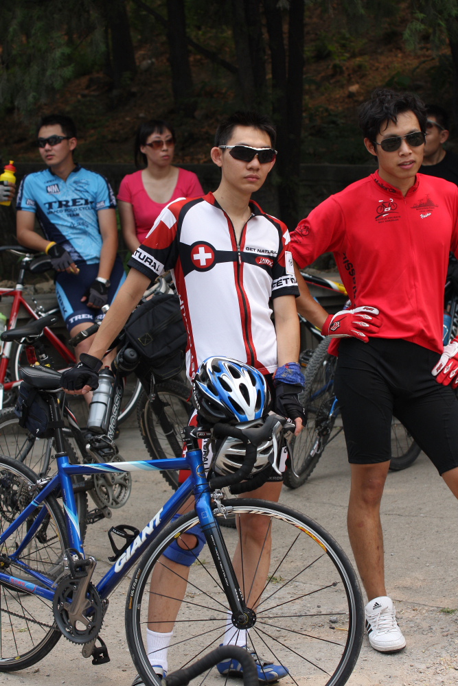 恼儿和丁大虫（右）