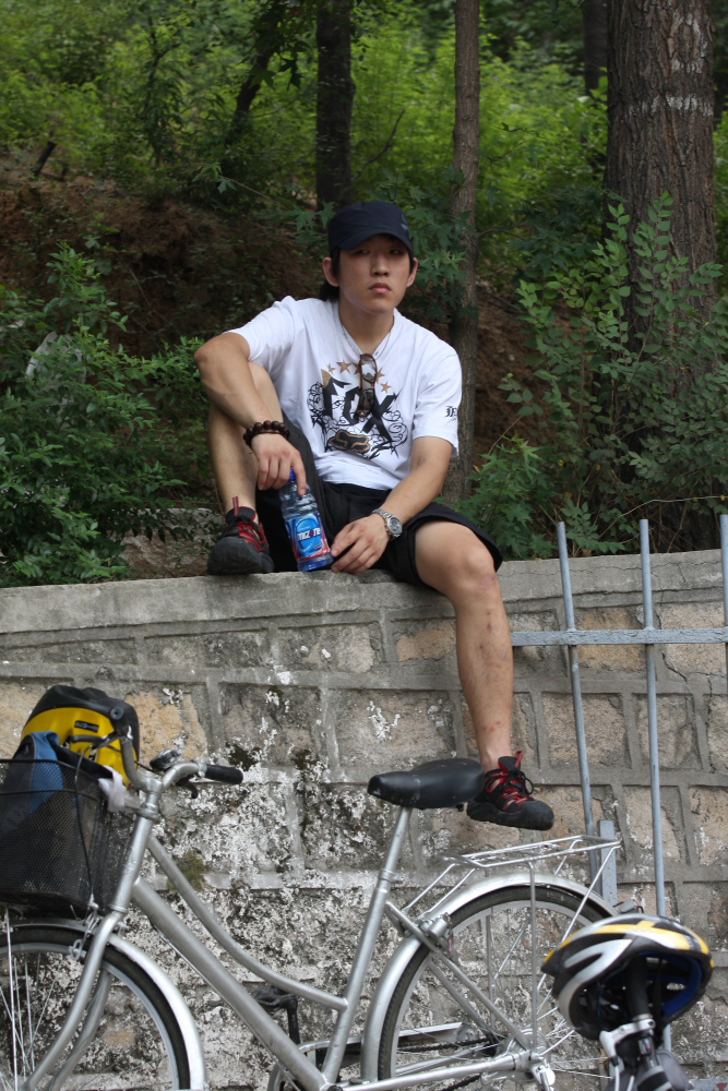 不知道底下的车是不是你的，不过我觉得不像是你的！