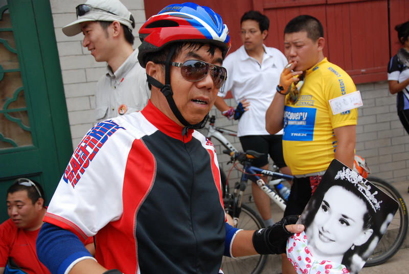 车友拿着赫本很激动……