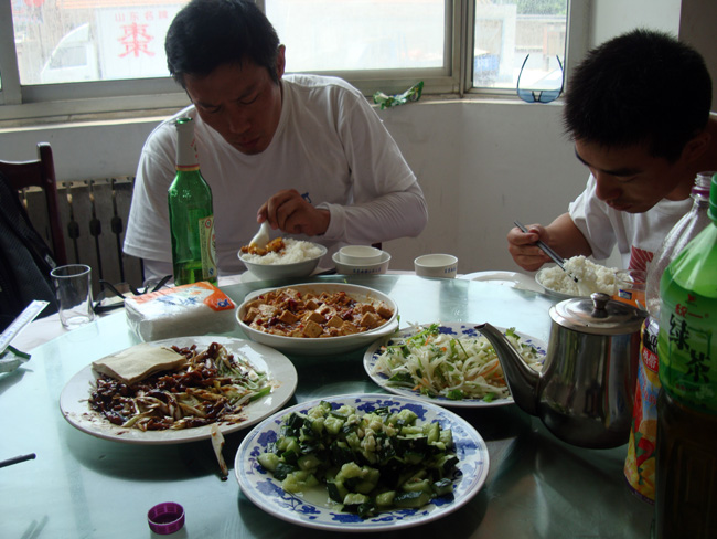 宝山午饭.jpg