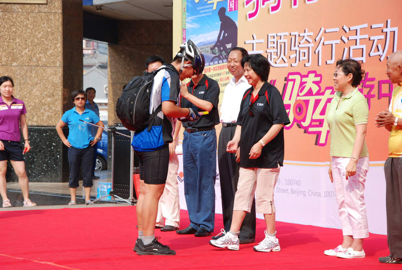 过生日的老鸵鸟……