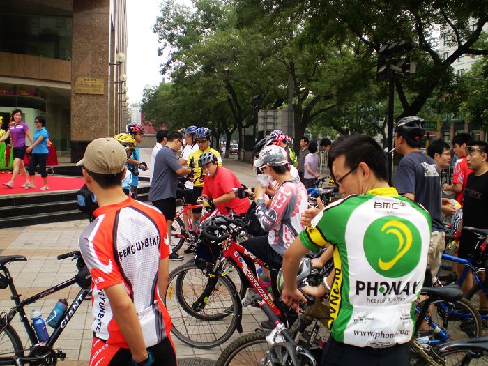 小明你的手在摸啥呢？？