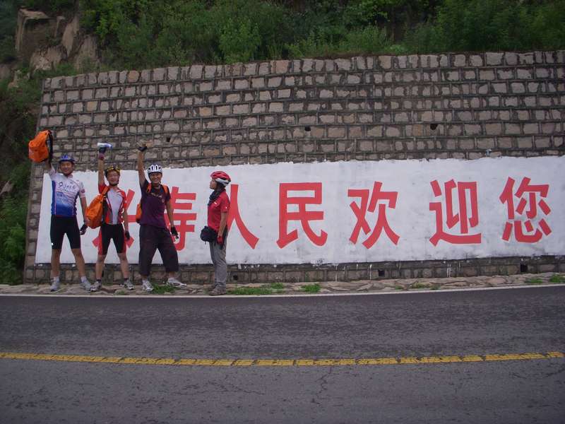 说你呢动作不规范！再举高点！！！！！