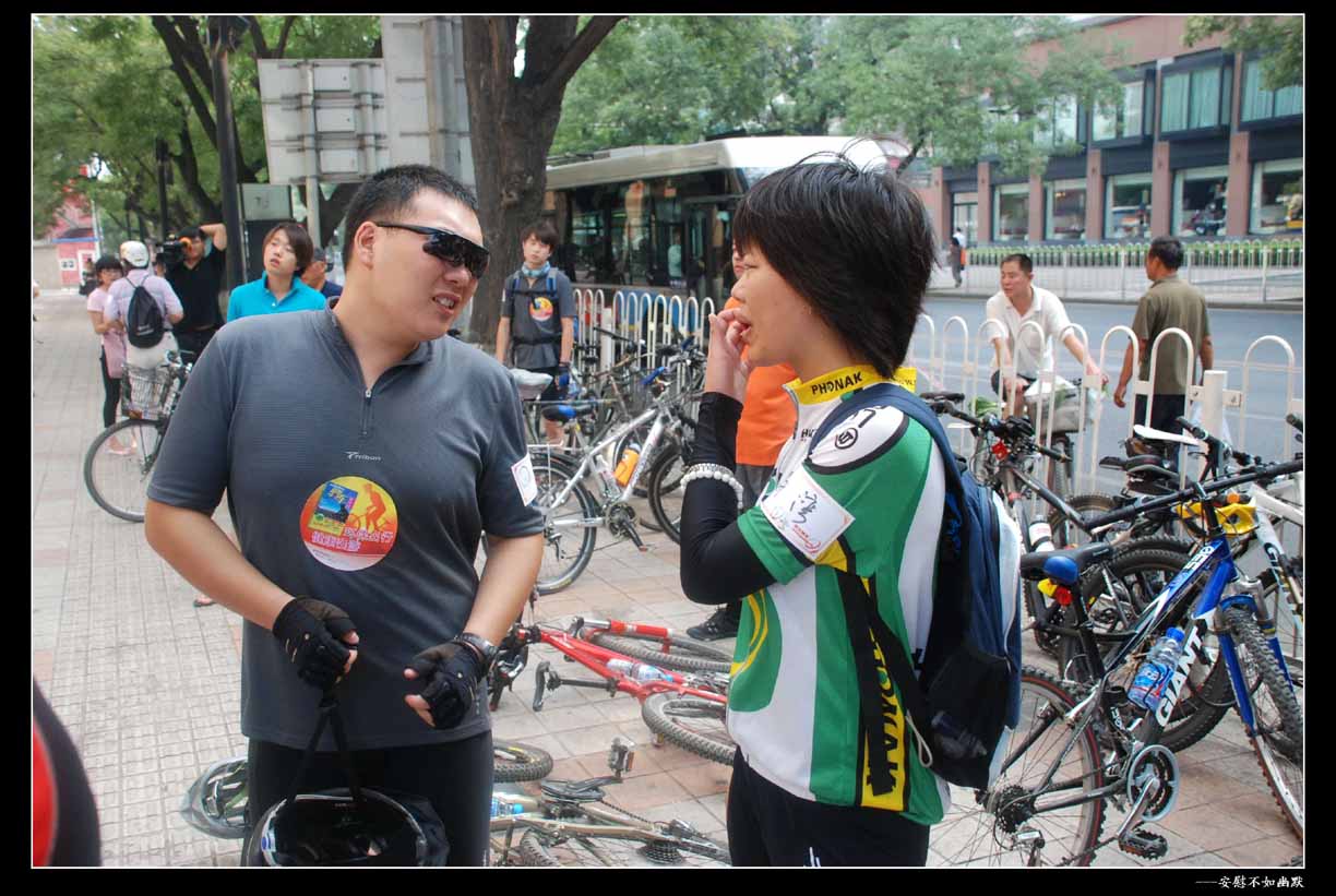 大米跟海湾...讨论啥呢？