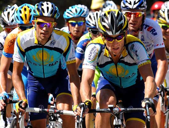 朗哥与队友并肩作战