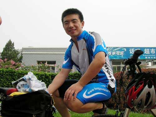 带着驮包来的帅哥~