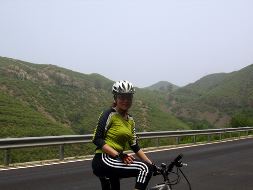 途中小歇，咬牙爬坡的时候，觉得爬过了这坡世上不会再有难事；急驰骑过下坡，体验飞翔的感觉！  ...