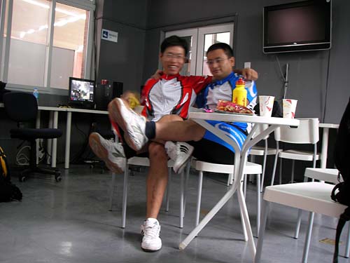 这两个帅哥，也“餐餐”吧~