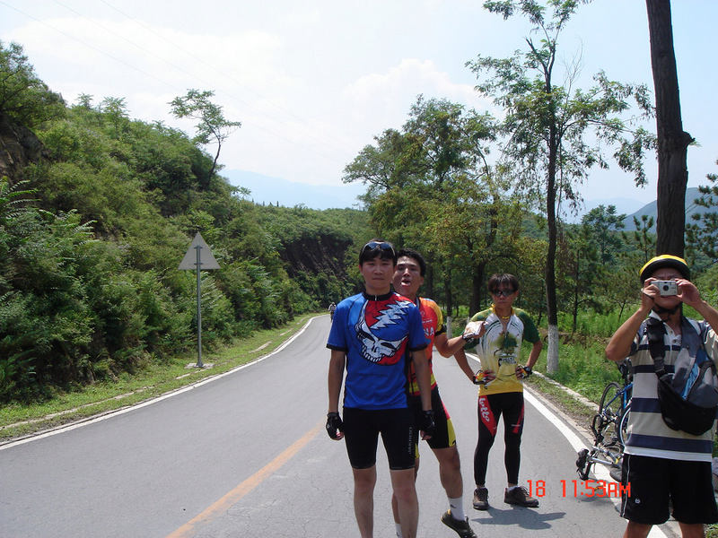 注意我身后的变态，专门在照相时恶搞的人（笑）