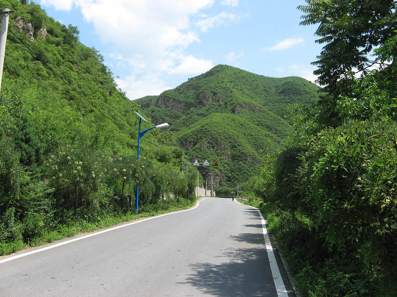 开始下坡,老外绝尘而去