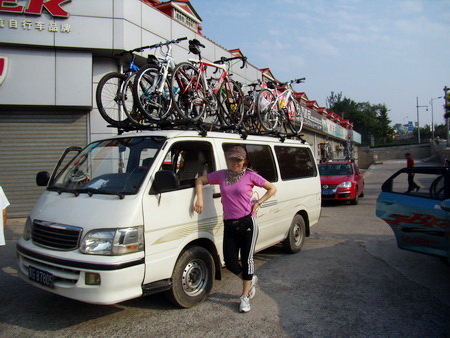 跟帅车们合张影