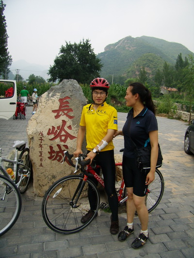 夫妻同骑，建设和谐社会-这是某人说地！