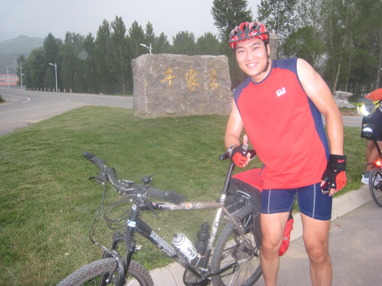 到达了千家店，湿气很重，要下雨了。