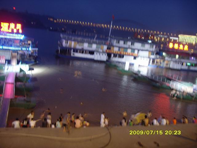 ++++++江里有游泳的~~~+++++