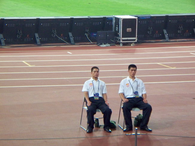 这个姿势保持了九十分钟，牛