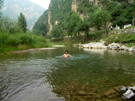 是雪地啊~雨儿拍滴~