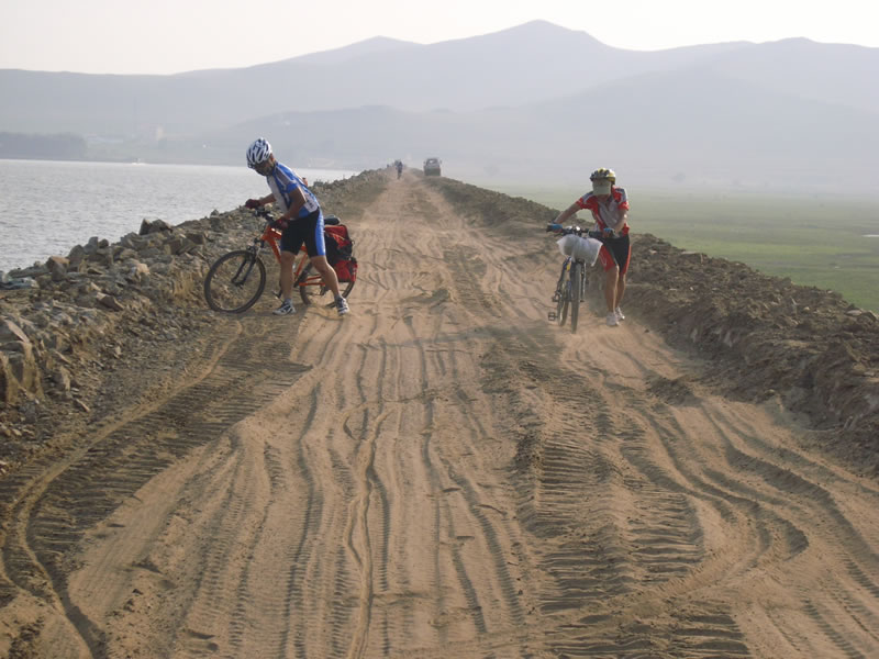 光头胎越野,全是沙子