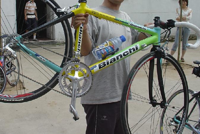 当年一起买的车友的整车照片，叉子架子都一样