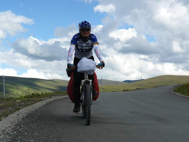 我在剪子弯山山。