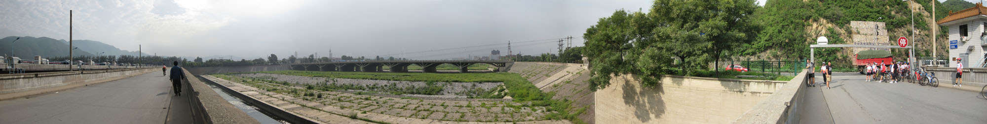 第一站休息 等人点 大家都知道的水闸 呵呵 180度