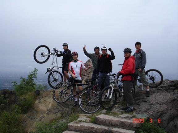 模仿无间道封面鬼笑石合影2