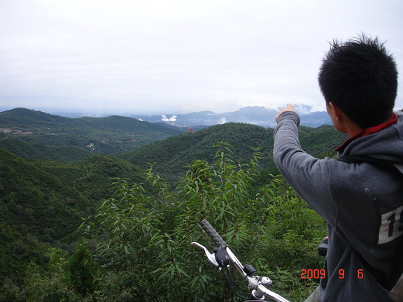 爬坡王指这对面的山