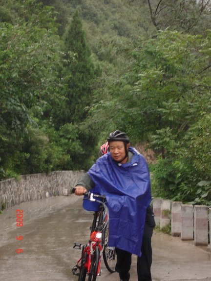 田老师推车英姿