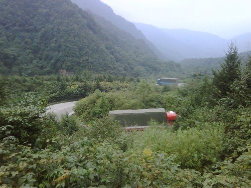 路，现在是下午4：37，离山顶还有8公里