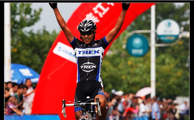 崔伊浩过线瞬间