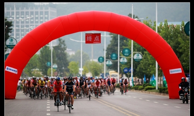 来自日本的队员Hiro一开始就控制大组节奏