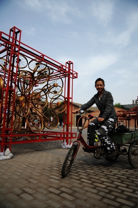 这属于行为艺术吗？