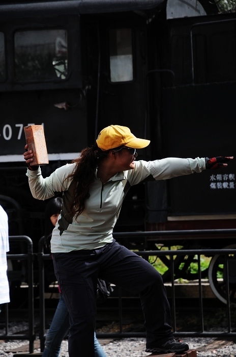 敢不回帖 拍死你！！