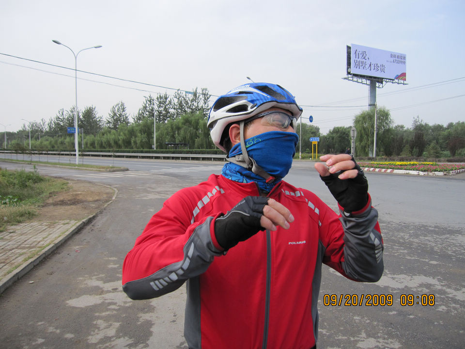 这张，大叔像是在指挥……