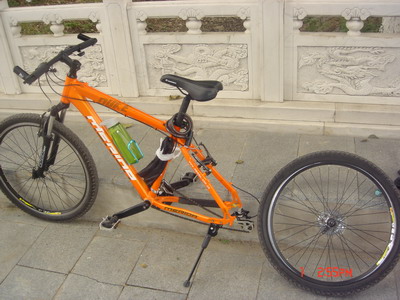 车胎就在这时没气了，心里赶紧祷告