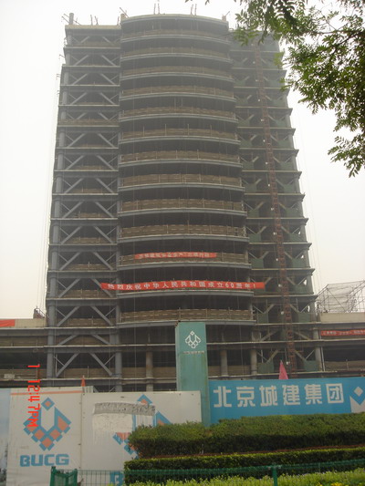 是医院吗，就在区医院旁边，还是医院有钱那