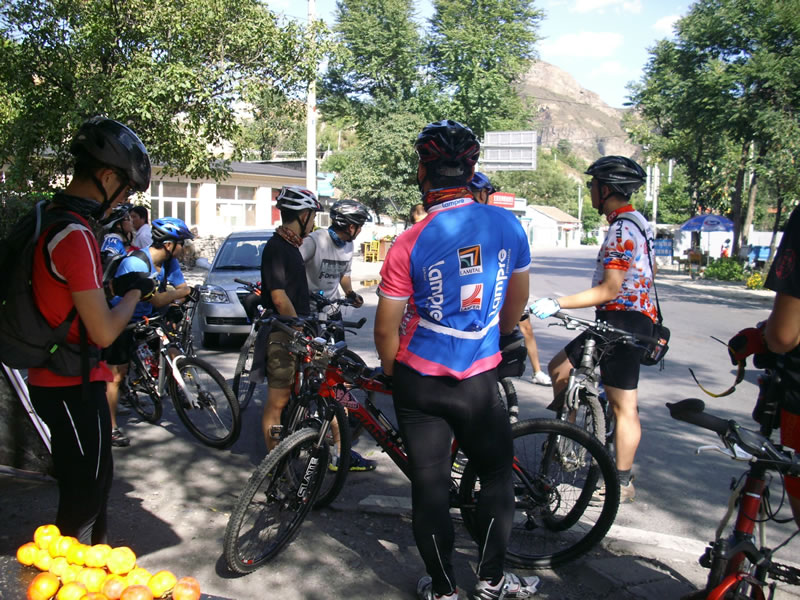 去珍珠湖叉路口