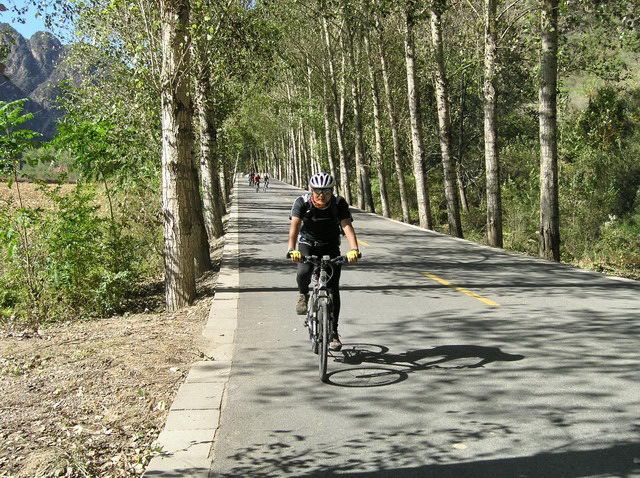 乱步街头。唉，兄给我照的那么好，我却……