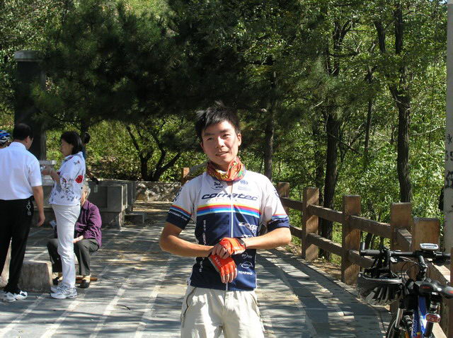 阳光灿烂的 Hubro，愿你的膝盖早点好起来