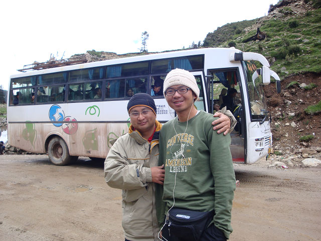 大叔第一次亮相，大家鼓掌欢迎~~~