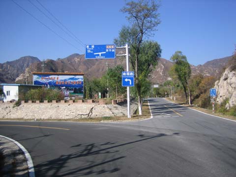 从高崖口过来的岔路，左转是去大村的