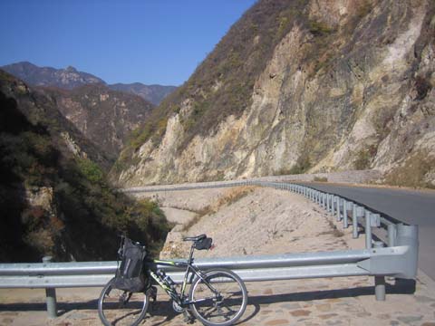 白羊沟平台，再往前一公里就到发射塔了