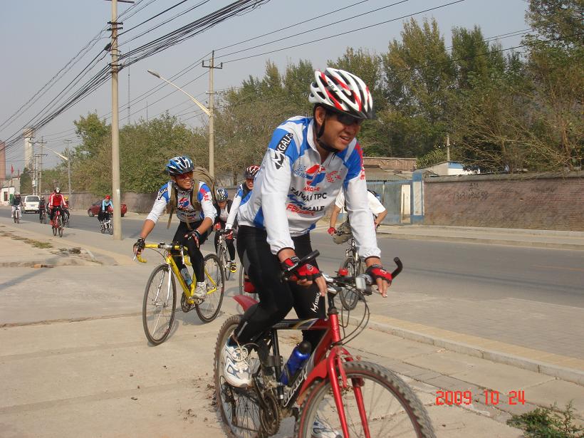 兄弟们带着微笑归来，好想下山也拍几张，实在是没时间，车速太快，刹车闸皮都快废了 ... ... ... ... ... ... ...