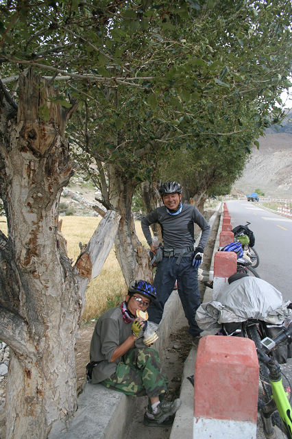 大家时走时停，整体状态都很疲惫