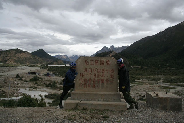 豪客和苦口的这个动作有些暧昧……