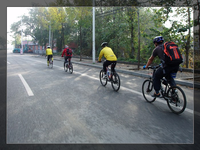 我们骑行在路上……