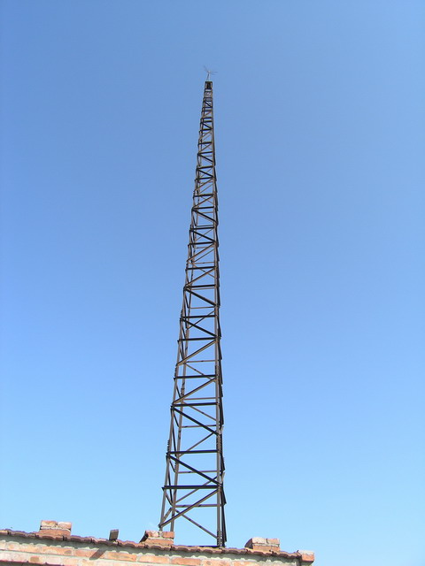 高高的架子，不知道做什么用的。